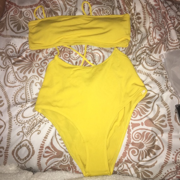 A zaful bathing suit size is X-large (runs small) - Picture 3 of 3